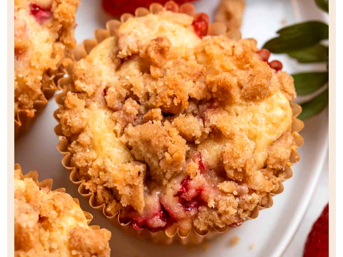 Strawberry crumb dessert